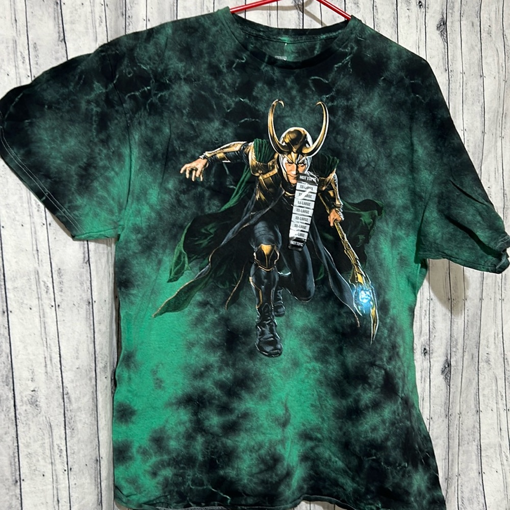 Hot topic, graphic T-shirt infinity saga